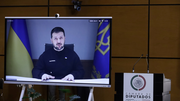 Зеленский забеспокоился: Отступление из Бахмута откроет русским плацдарм для наступления