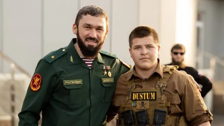 Глава Росгвардии наградил сына главы Чечни Адама Кадырова почетной грамотой