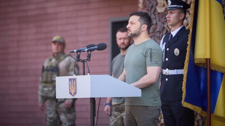 Зеленский планировал начать контрнаступ раньше: У Киева опять виноваты Запад и русские мины