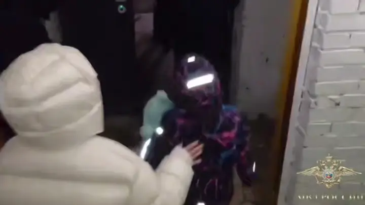 Кадры с найденной девочкой в Смоленске показала полиция: что известно к этому часу, фото