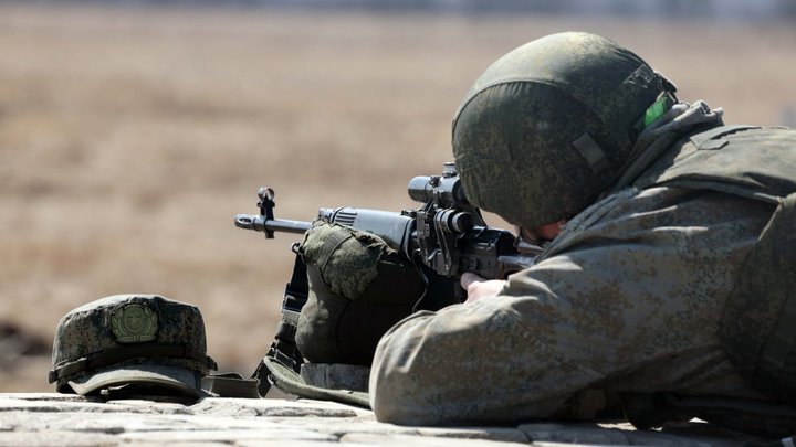 В Сеть попало видео ликвидации двоих наёмников ВСУ одним выстрелом русского снайпера