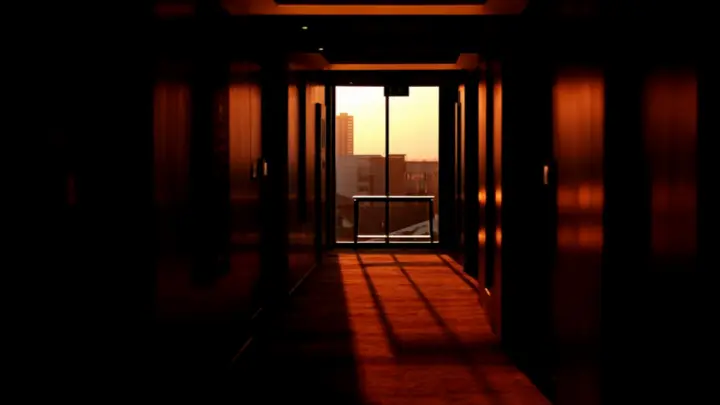 Похищенную в Индонезии гражданку России удерживают в дешёвых апартаментах