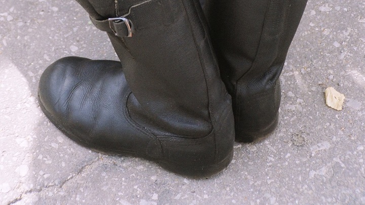 Сатанизм высшего порядка: В Нью-Йорке устроили выставку обуви погибших русских военных