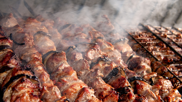 Минус гормоны и антибиотики. Здоровая альтернатива свинине и говядине существует