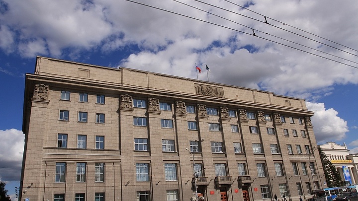 Депутат снова уличил мэрию Новосибирска в продаже муниципального транспорта ниже рыночной стоимости