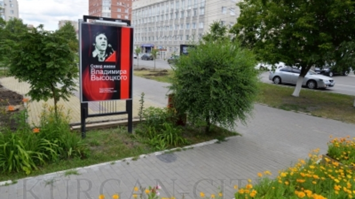 В Кургане сквер украсит скамья в виде гитары