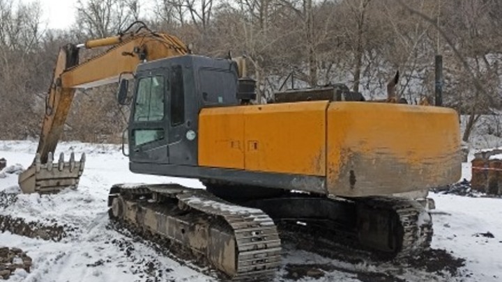 В Кузбассе водитель экскаватора случайно переехал мужчину