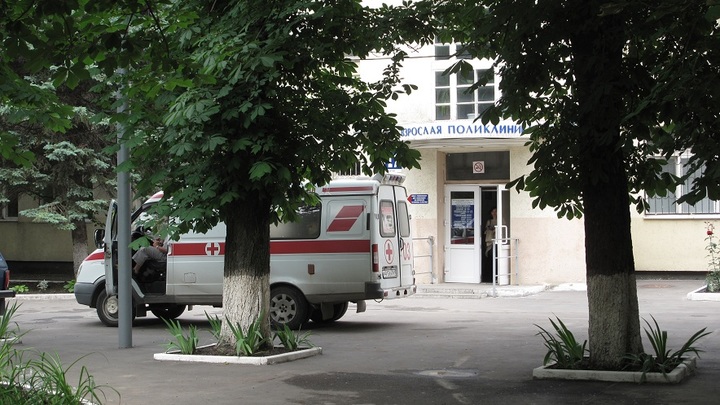 80-летний пациент ковид-госпиталя Ростова разбился насмерть, выпав из окна
