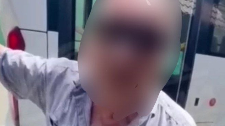 В Сочи водитель автобуса угрожал убить и изнасиловать пассажирку