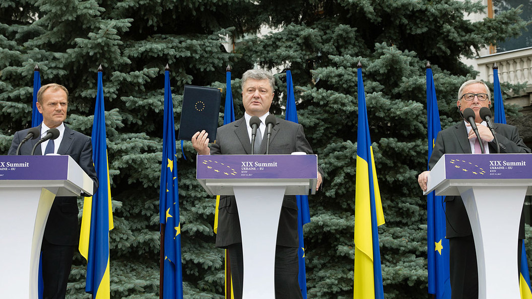 В Брюсселе раскусили хитрый план Порошенко пролезть в ЕС В Брюсселе раскусили хитрый план Порошенко пролезть в ЕС