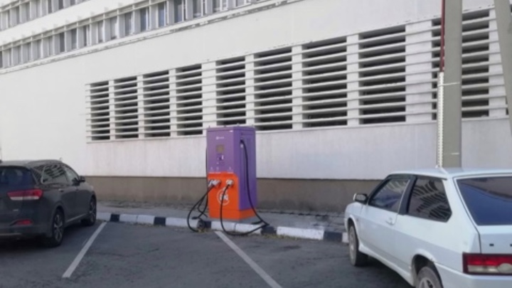 В Новороссийске установили семь зарядных станций для электромобилей