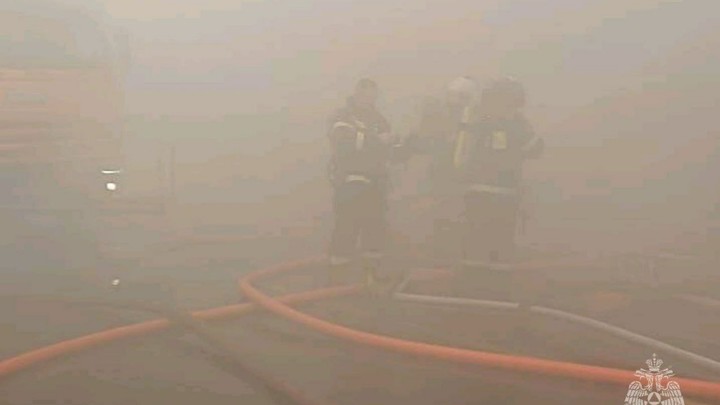 Взрыв под Курском: Пожар на складе пуха локализовали на площади в 2000 квадратов