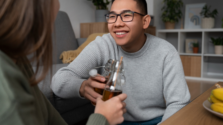 Китайских блогеров выгнали с Урала. Их "эксперимент" по спаиванию деревни ради контента провалился