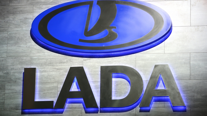 Источник назвал причину снятия с производства Lada Priora и Kalina