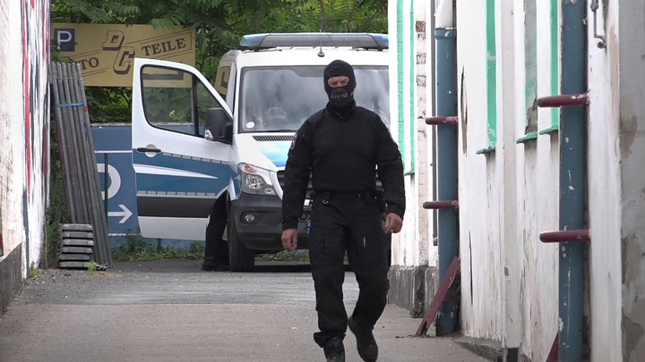 С одним встречалась, другой добивался: В Германии нашли тело украинской девочки. Подозреваемые - ухажёры матери