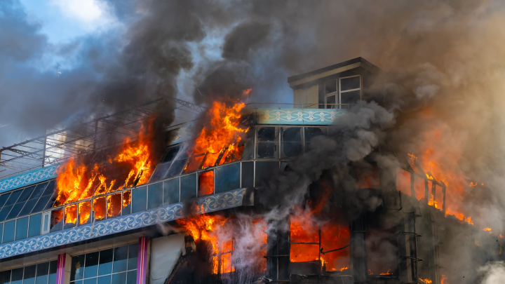 Пожар в многоэтажке в Новороссийске: названа предварительная причина
