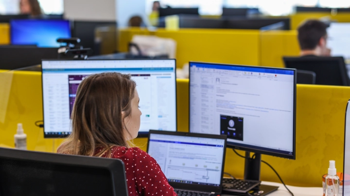 Юрист Хаминский рассказал о правилах выплаты премий и 13-й зарплаты