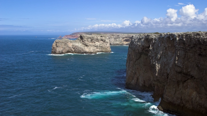 В Атлантическом океане обнаружили загадочные отверстия на глубине 2,5 км