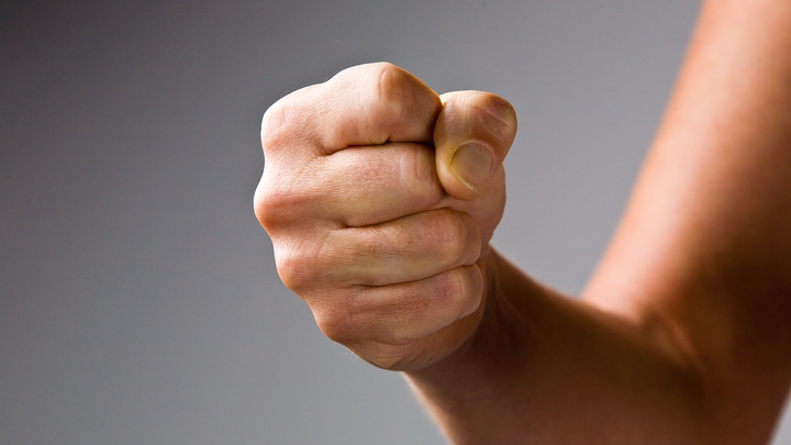 Право имеют? Украинские воины света едва не забили верного Церкви священника