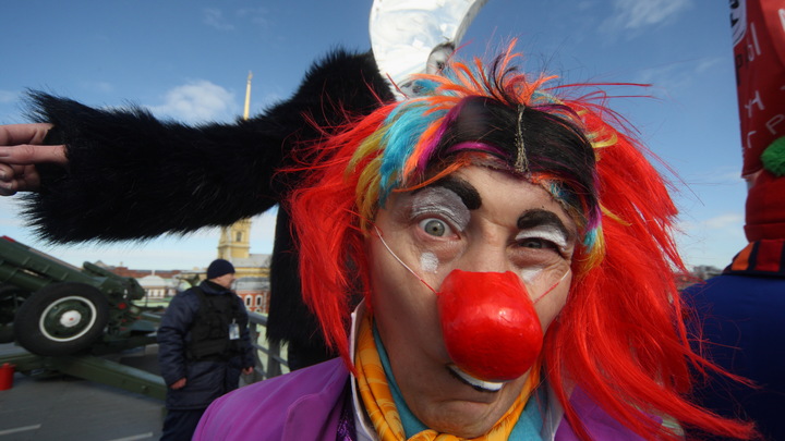 Американцы показали, почему русские не смеются: Лучше не прикасаться к секрету