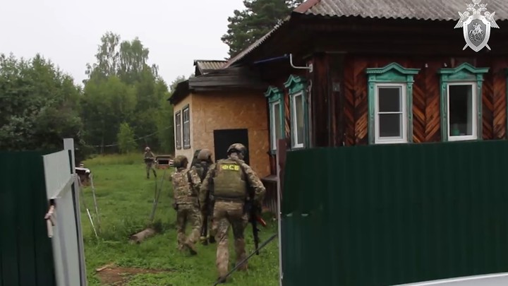 Появилось видео задержания подозреваемых в оправдании терроризма братьев из Краснобаковского района