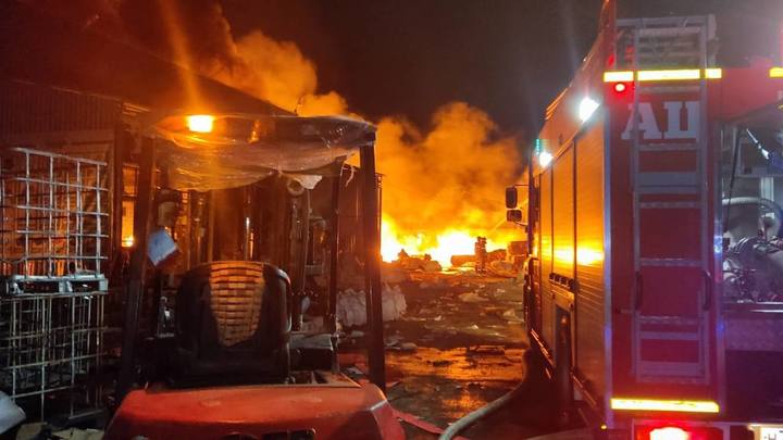 В Ростове ночью сгорел склад