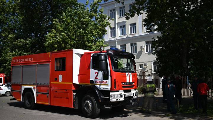 Момент обрушения крыши на детей в школе Краснодара №29 попал на видео