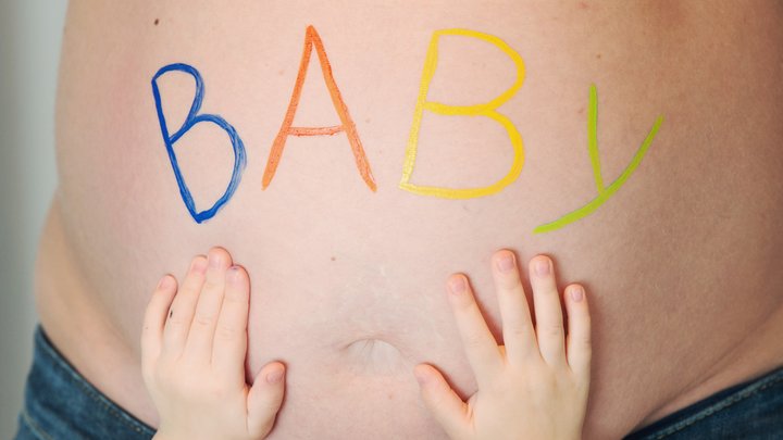 Риск как для матери, так и для малыша: В ВОЗ призвали отказаться от детей из-за коронавируса