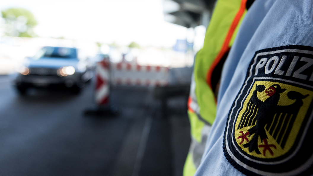 В Швейцарии мужчина на улице порезал бензопилой пять человек В Швейцарии мужчина на улице порезал бензопилой пять человек