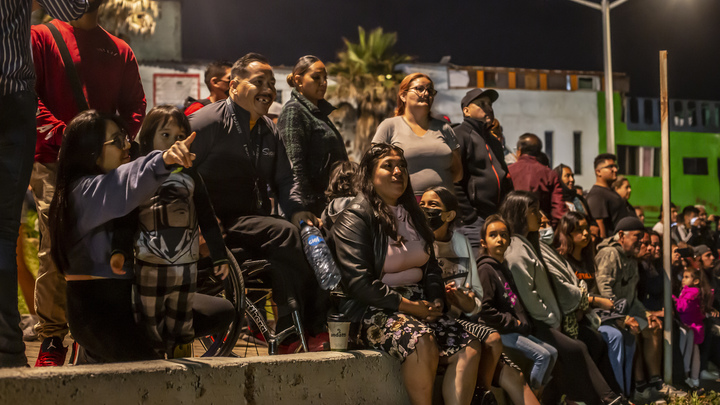 В Эль-Пасо и Нью-Йорке чрезвычайная ситуация: Ведущий FoxNews заявил о вторжении