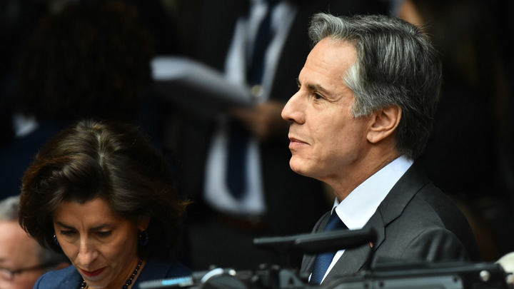 США пригрозили Китаю за помощь России