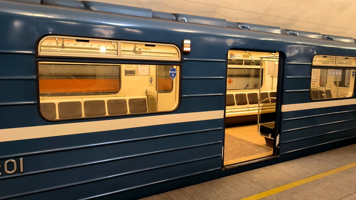 Подземка сломалась: В метро Петербурга произошёл массовый сбой