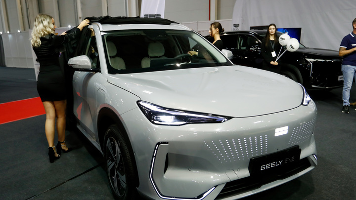 Жители России отдают больше всего денег при покупке авто Lada и Geely