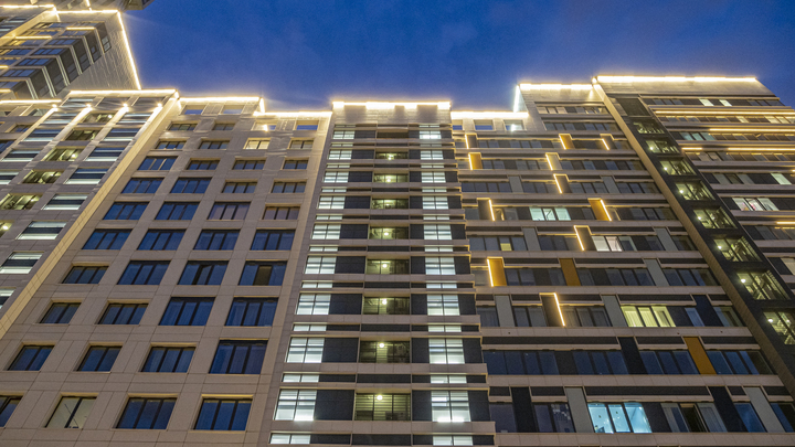 Молодой человек разбился насмерть, упав с высотки в Екатеринбурге