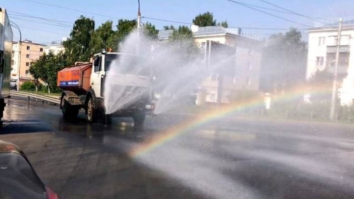 В Иванове из-за жары улицы стали поливать круглосуточно