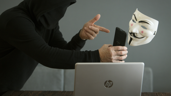 Эксперт: даже шутки в разговоре с мошенниками могут дорого обойтись