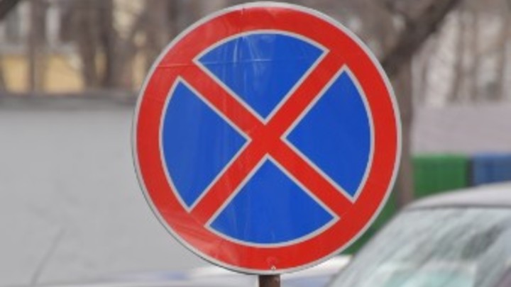 В Екатеринбурге на одной из улиц Эльмаша запретят остановку автомобилей