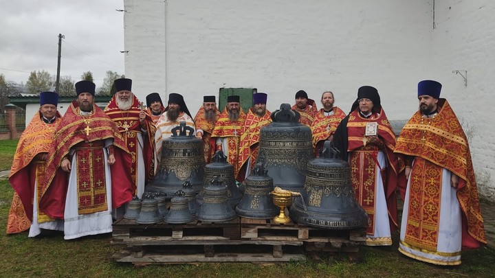 В Ивановской области освятили 11 новых колоколов храма Воздвижения Креста Господня