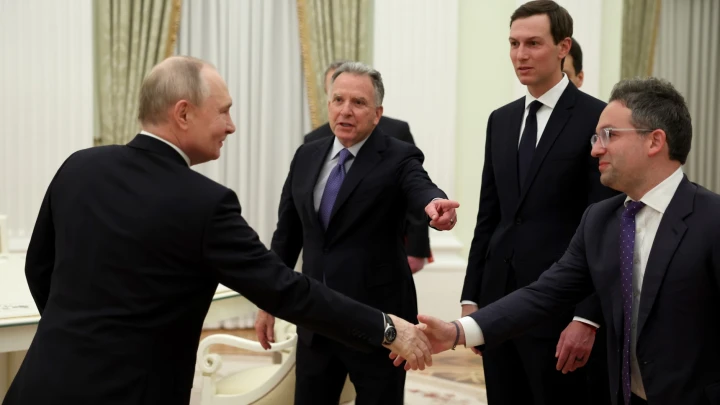 Кушнер и Грюнбаум использовали умные кольца для измерения стресса на переговорах с Путиным