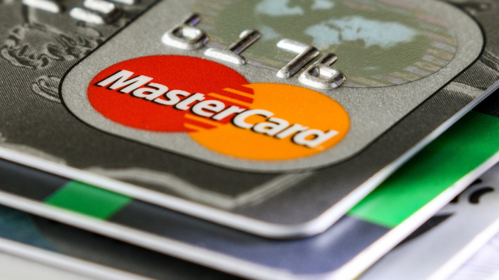 РБК: в конце года у части держателей карт Visa и Mastercard могут быть проблемы