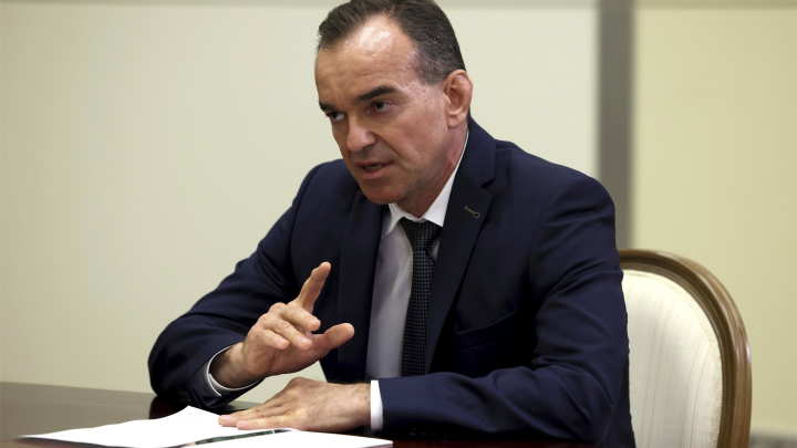 Мазут в акваториях, закрытые пляжи: Кондратьев рассказал, как Краснодарский край вновь бьёт рекорды по числу туристов