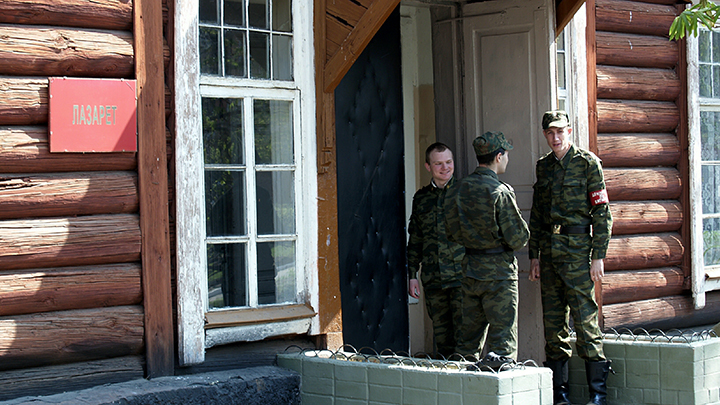 Пережившие ранения медики рассказали о спасении бойцов в зоне СВО