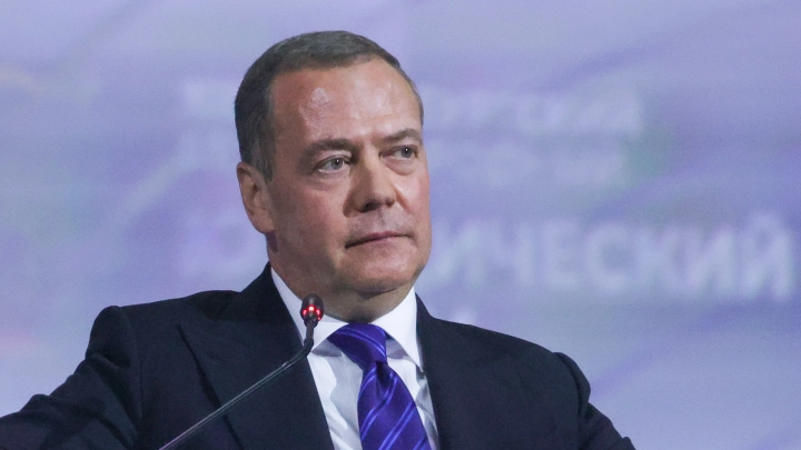 Медведев шесть раз написал слово тля в посте про Зеленского