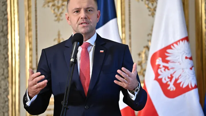 Навроцкий заявил, что не собирается отказываться от снюса