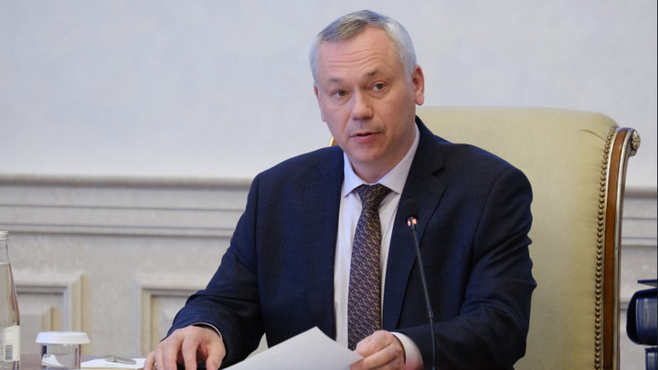 Выбирать с умом и сердцем: Андрей Травников обратился с напутствием к выпускникам 2023 года