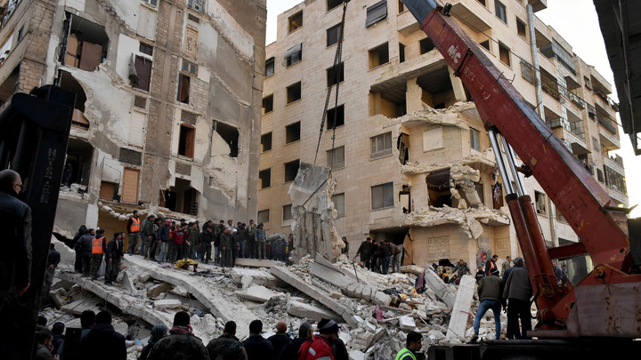 Сутки на морозе под завалами: В Турции спасли подростка из-под рухнувшего дома