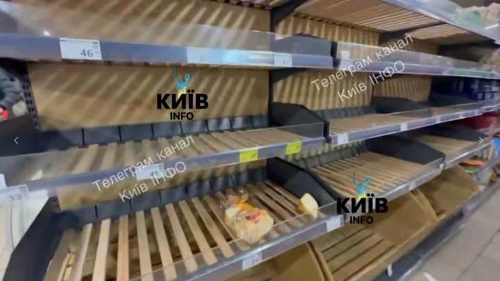 Продуктовый коллапс в Киеве. Нет ни хлеба, ни воды. Кличко оказался самым честным: «Спасайтесь кто как может» Продуктовый коллапс в Киеве. Нет ни хлеба, ни воды. Кличко оказался самым честным: «Спасайтесь кто как может»