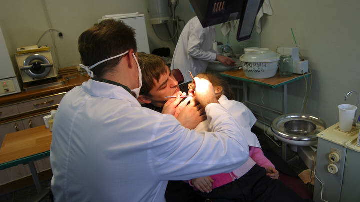 С подозрением на COVID... к стоматологу? Учёные нашли новый симптом инфекции
