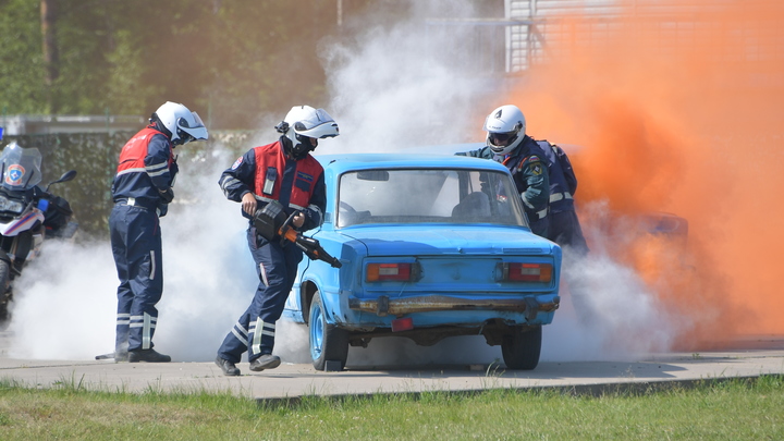 Массовое ДТП с Porsche, ВАЗ и военной техникой произошло на трассе Барнаул – Новосибирск