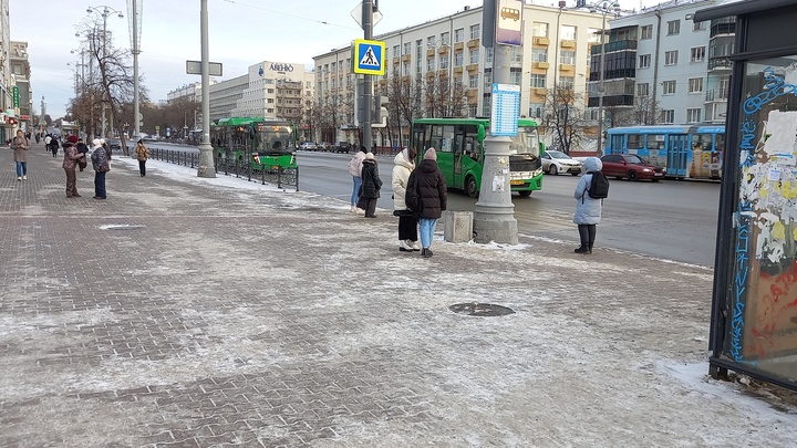 Екатеринбуржцы решили наперекор вице-мэру пройтись по городу в белой обуви